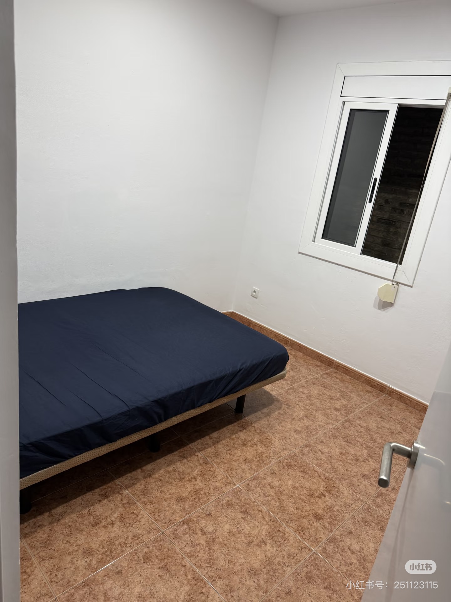 巴塞罗那 santa eulalia地铁口房间出租