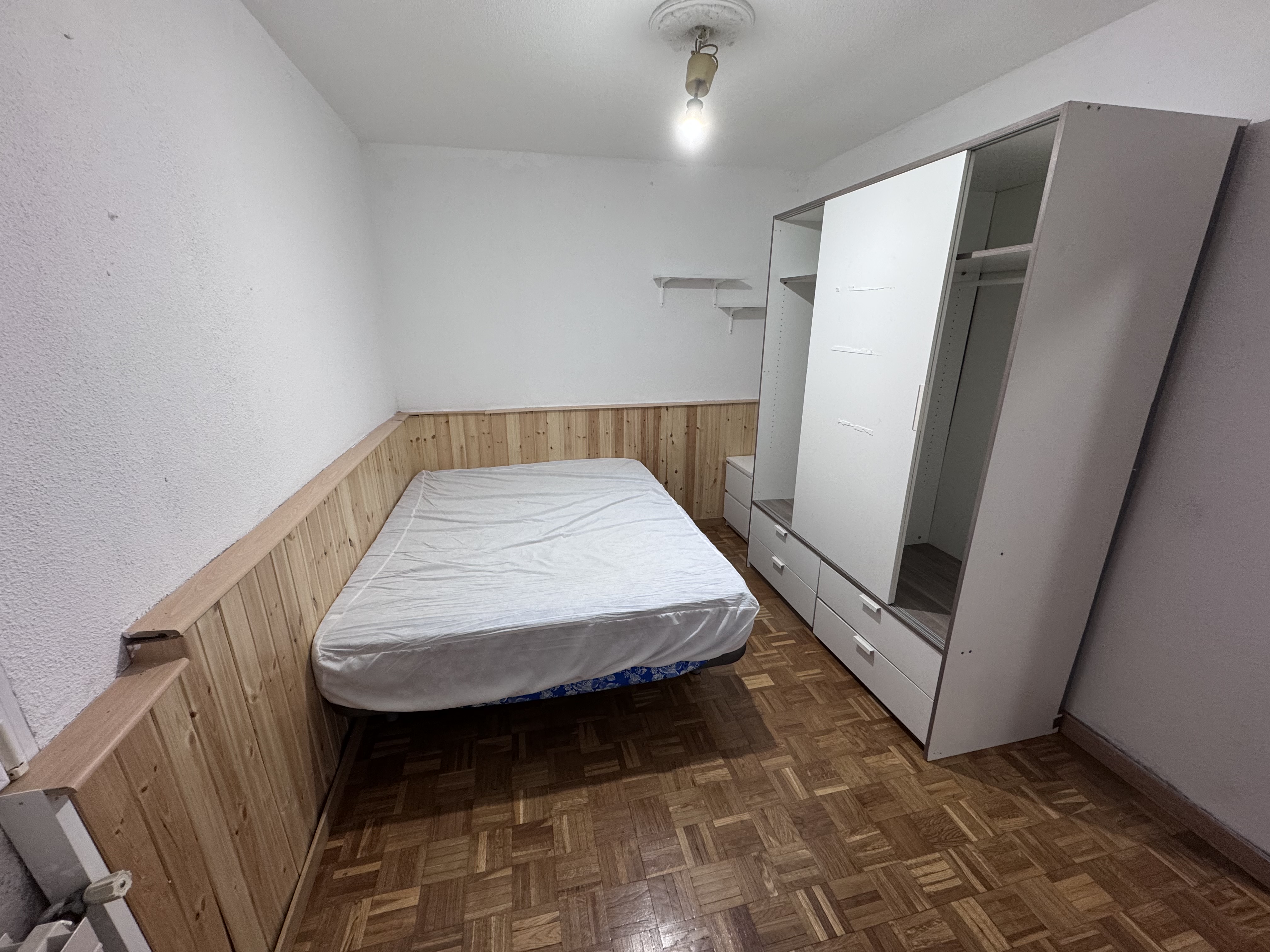 Vallecas一路地铁Nueva numancia有大房间出租