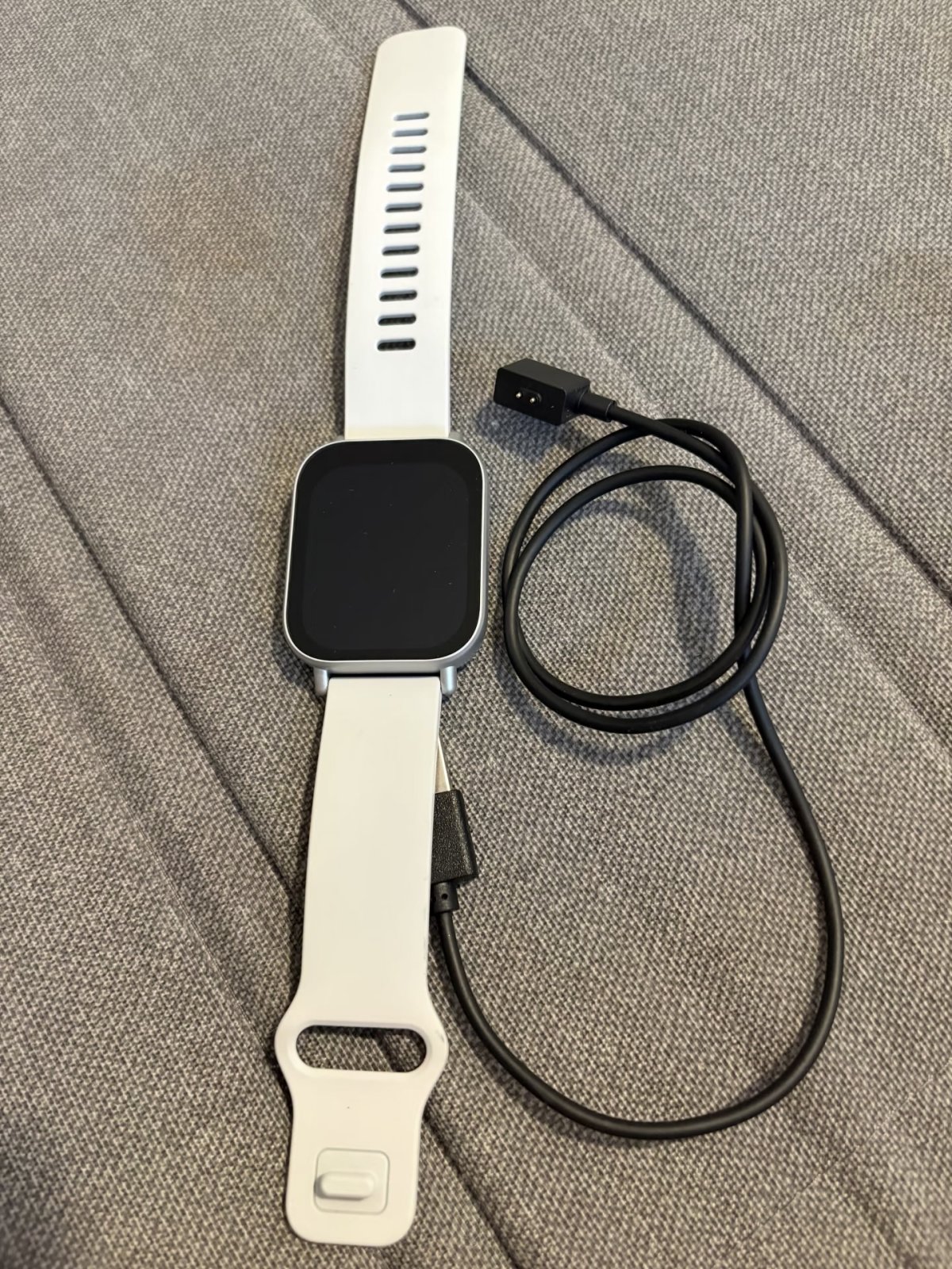 巴塞出Redmi Watch 5 Active带充电线