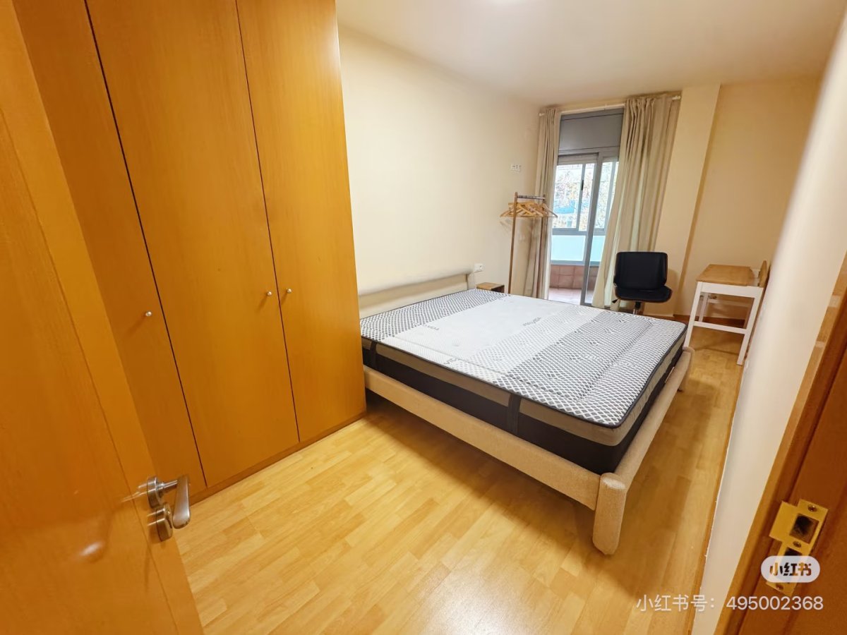 巴塞 5号线 Pubilla cases大学城附近 阳光单人房