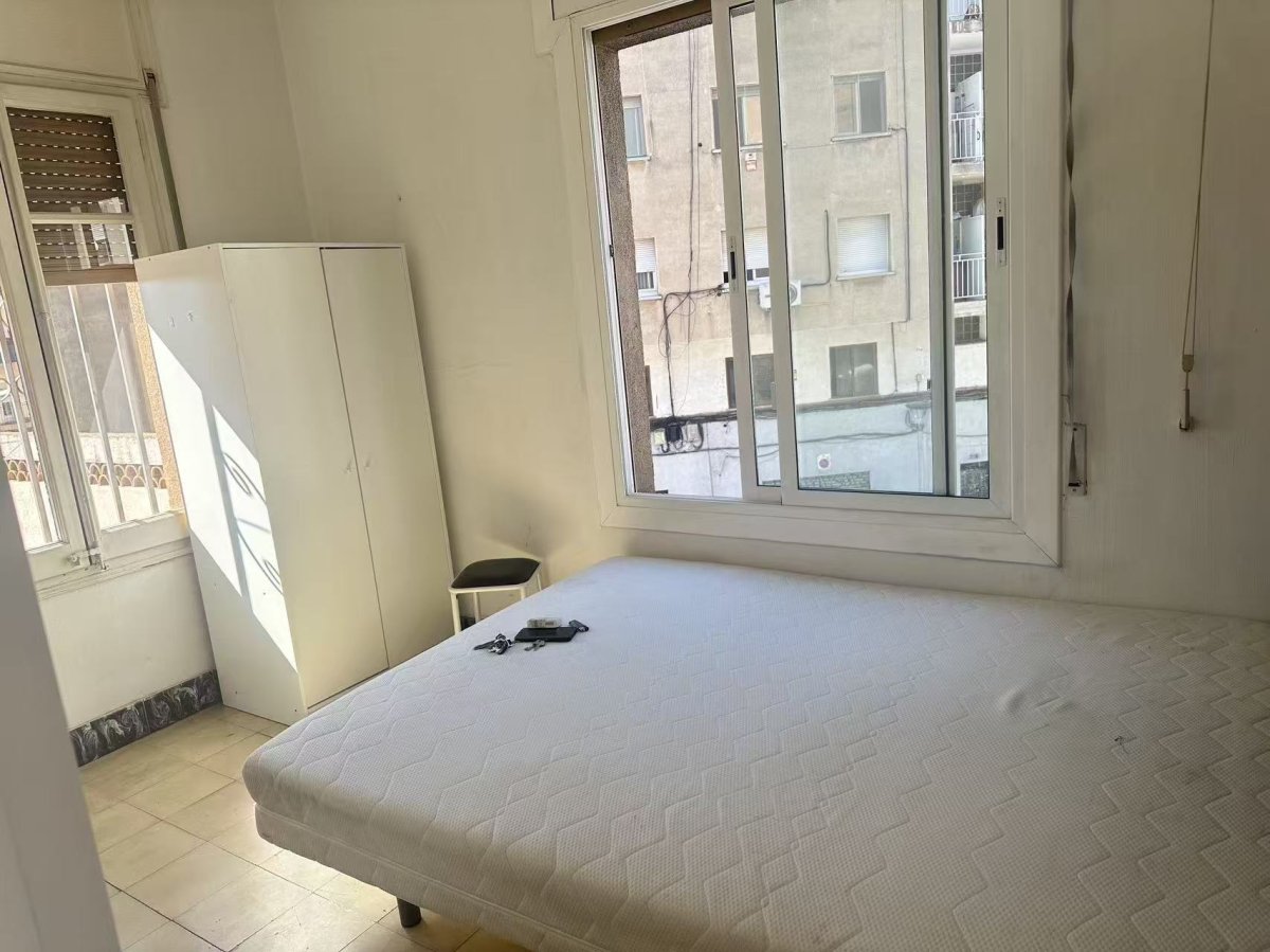 badalona L10地铁口三分钟近magic商场一间阳光大房间双人床出租 水电煤网全包 俩个大窗户 一个大阳台 微信X-IAOYU2025电话691141523 随时可以看房