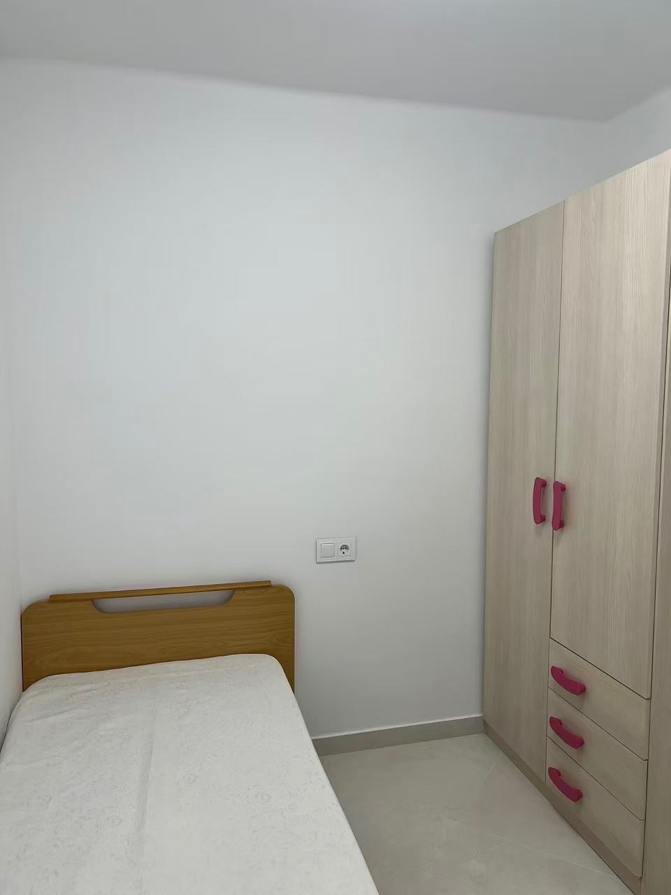 巴塞罗那L1 Santa Eulalia单间出租