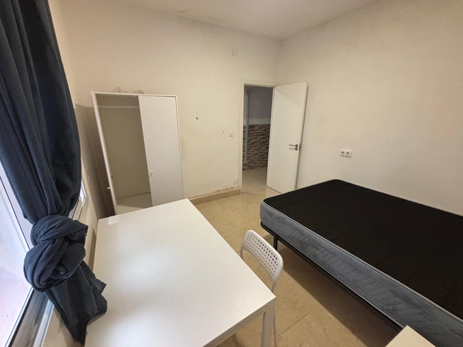 巴塞罗那Hospitalet llobregat大房间出租
